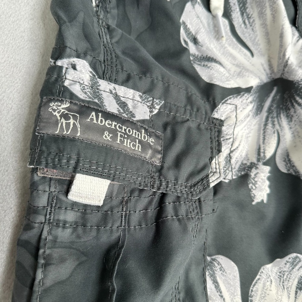 Abercrombie & Fitch Swim Shorts Mens Medium Floral Gray Board Shorts Casual - Picture 2 of 12